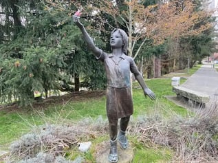 seatle-peace-park-statue